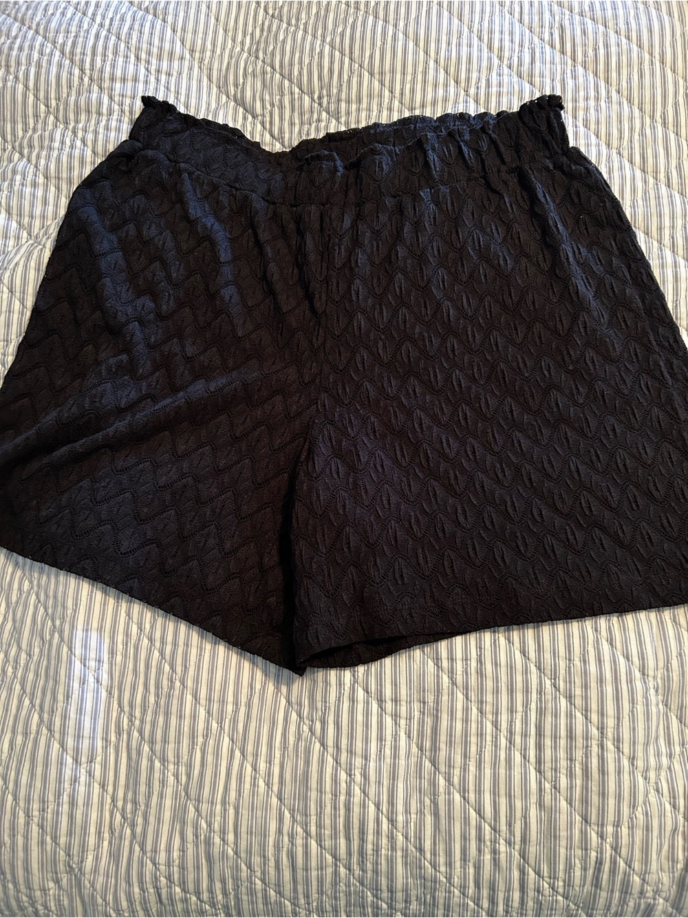 Garcia black dressy knit short in size XL   New without tags